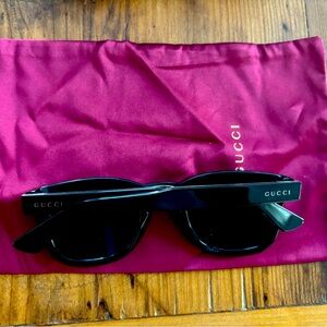 Gucci sunglasses - ladies - with case